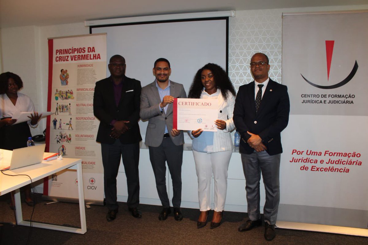 cfjjoficial's tweet photo. "OPERADORES JUDICIÁRIOS CAPACITADOS EM MATÉRIA DE DIREITO INTERNACIONAL HUMANITÁRIO (DIH)"

Decorreu de 27 a 29 de Agosto corrente, na Província de Nampula, o Curso de Capacitação Regional do Direito Internacional Humanitário(DIH), promovido pelo CICV em parceria com o CFJJ. https://t.co/7qL0LEotr3