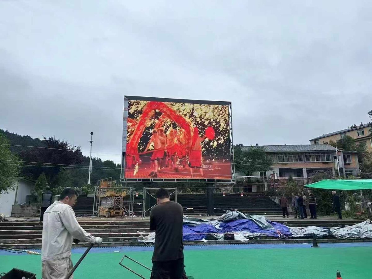 WindsyWang's tweet image. Outdoor high brightness waterproof LED large screen 
High quality, reasonable price and good services always are our promise to all of our customers. 
buff.ly/3A0GNpQ 
#TouchPanel #AdvertisingPlayer #DigitalSign #DigitalSignageDisplay #AdvertisingDisplay