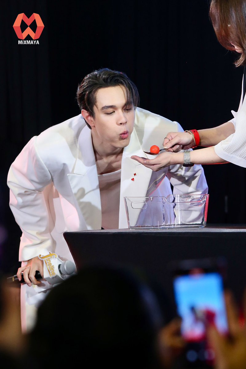 webmixmaya's tweet photo. "เก้า-นพเก้า” และ “ไมกี้-ปณิธาน” ร่วมเล่นเกมกับแฟนๆผู้โชคดีอย่างสนุกสนานในงาน "FINELINE FABRIC CARE PERFUME COLLECTION"
#MikexFriendOfFineline
#ไมกี้ปณิธาณ #mikepanitan
#KaoxFriendOfFineline
#เก้านพเก้า #number_9th
#FinelinePerfumeCollection https://t.co/APvffT7Aml