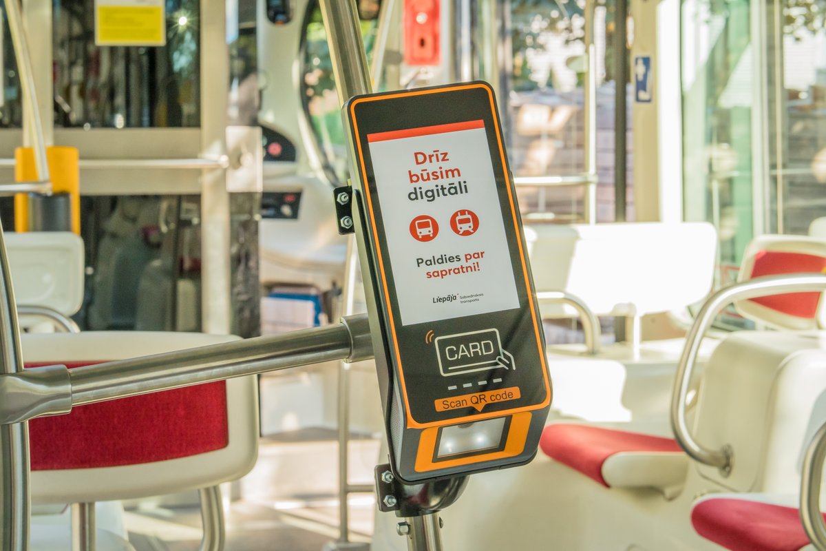 SatiksmeLiepaja's tweet photo. 🚎Ilgi gaidīta ziņa liepājniekiem! Jau aptuveni pēc mēneša Liepājas sabiedriskajā transportā varēs sākt izmantot e-biļetes.

👌Elektronisko norēķinu sistēmas ieviešana notiks pakāpeniski pa posmiem.

Vairāk: https://t.co/ezeJyb2TVL https://t.co/pCTURPbb39