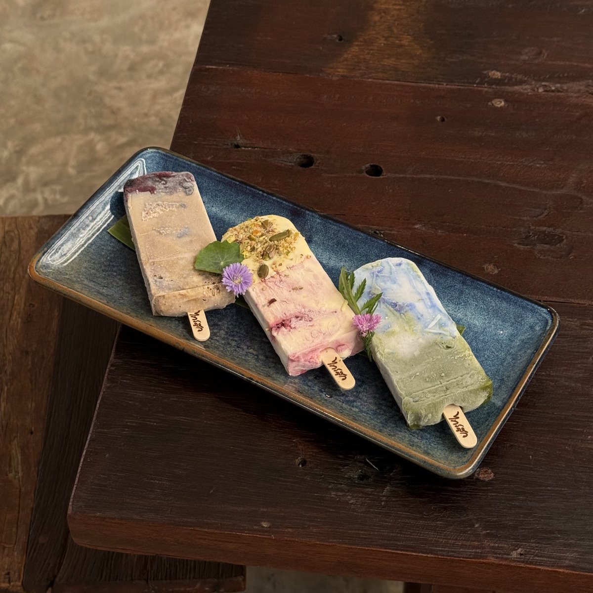 sfkkfs_'s tweet photo. ใครมาเขาใหญ่ แนะนำไอศกรีมร้าน ไทรสุก Homemade 100% ผลไม้สดจุกๆ แรงบันดาลใจแต่ละรสชาติมาจากสัตว์ป่าในเขาใหญ่ 🦜หรือพวกธรรมชาติต่างๆ ชอบรสเขาใหญ่ กับ I’m here (ตัวเหี้ย) 5555 มากกก อร่อยยยยย 🌳⛰️ https://t.co/06ZW7QxL9D
