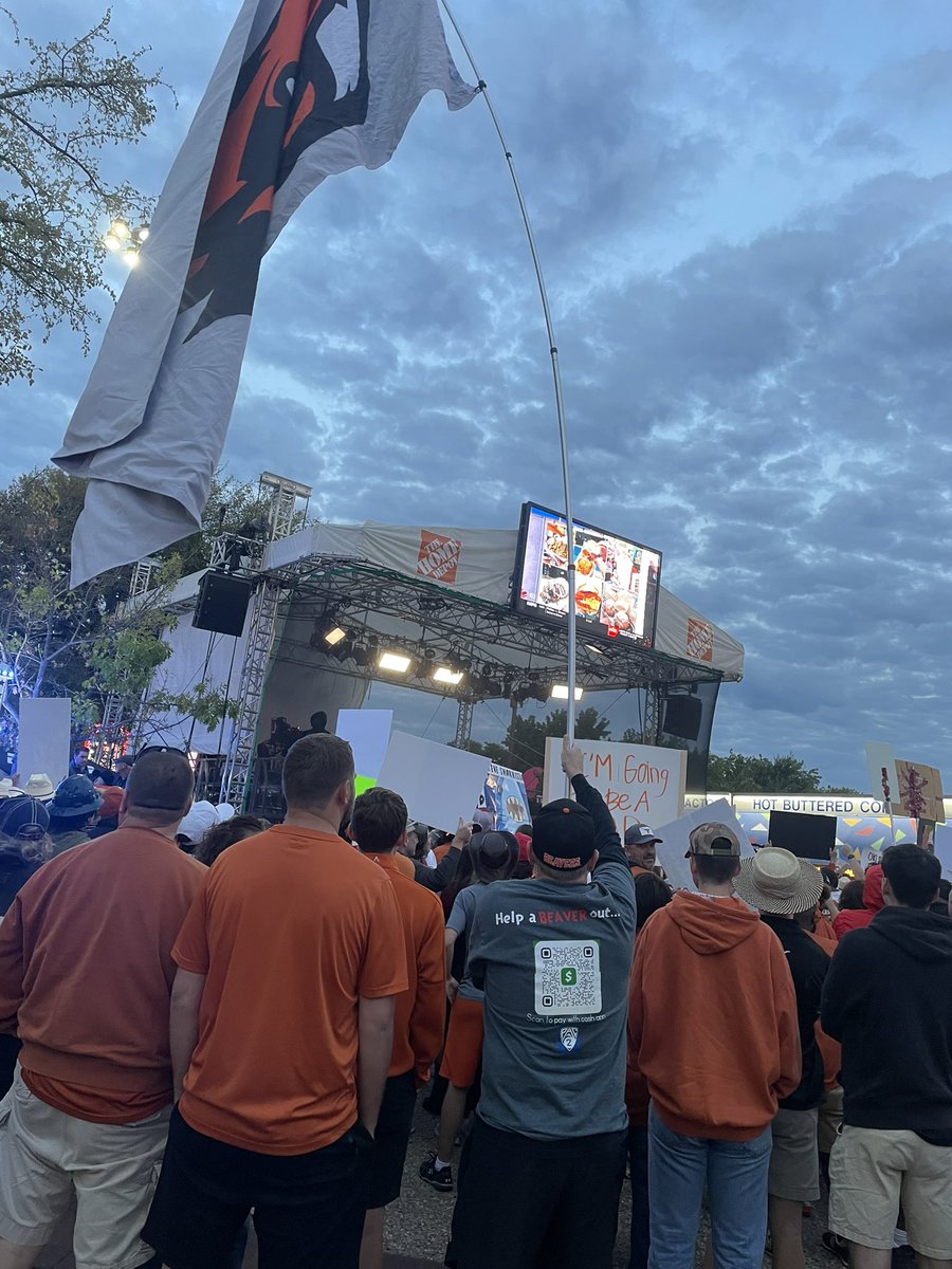 CoachCanfield's tweet image. I’m fired up to represent all of Beaver Nation!
We are going to have a GREAT TIME!

Round two for me…. Last year at Dallas was a HUGE SUCCESS!
#GoBeavs #DamFlag #Pac2