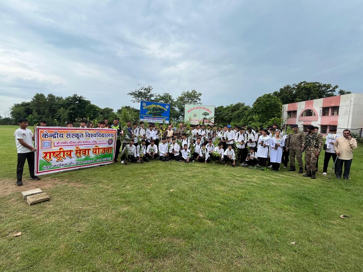 केंद्रीय संस्कृत विश्वविद्यालय श्री रणवीर परिसर जम्मू की एन एस एस इकाई और सी आर पी एफ, ग्रुप सेंटर,बनतालाब जम्मू के संयुक्त तत्वावधान में आज वृक्षारोपण किया गया।
<a href="/CentralSanskrit/">CENTRAL SANSKRIT UNIVERSITY</a> 
<a href="/NssrdD/">NSS Regional Directorate Delhi</a> 
<a href="/_NSSIndia/">NSS India</a>