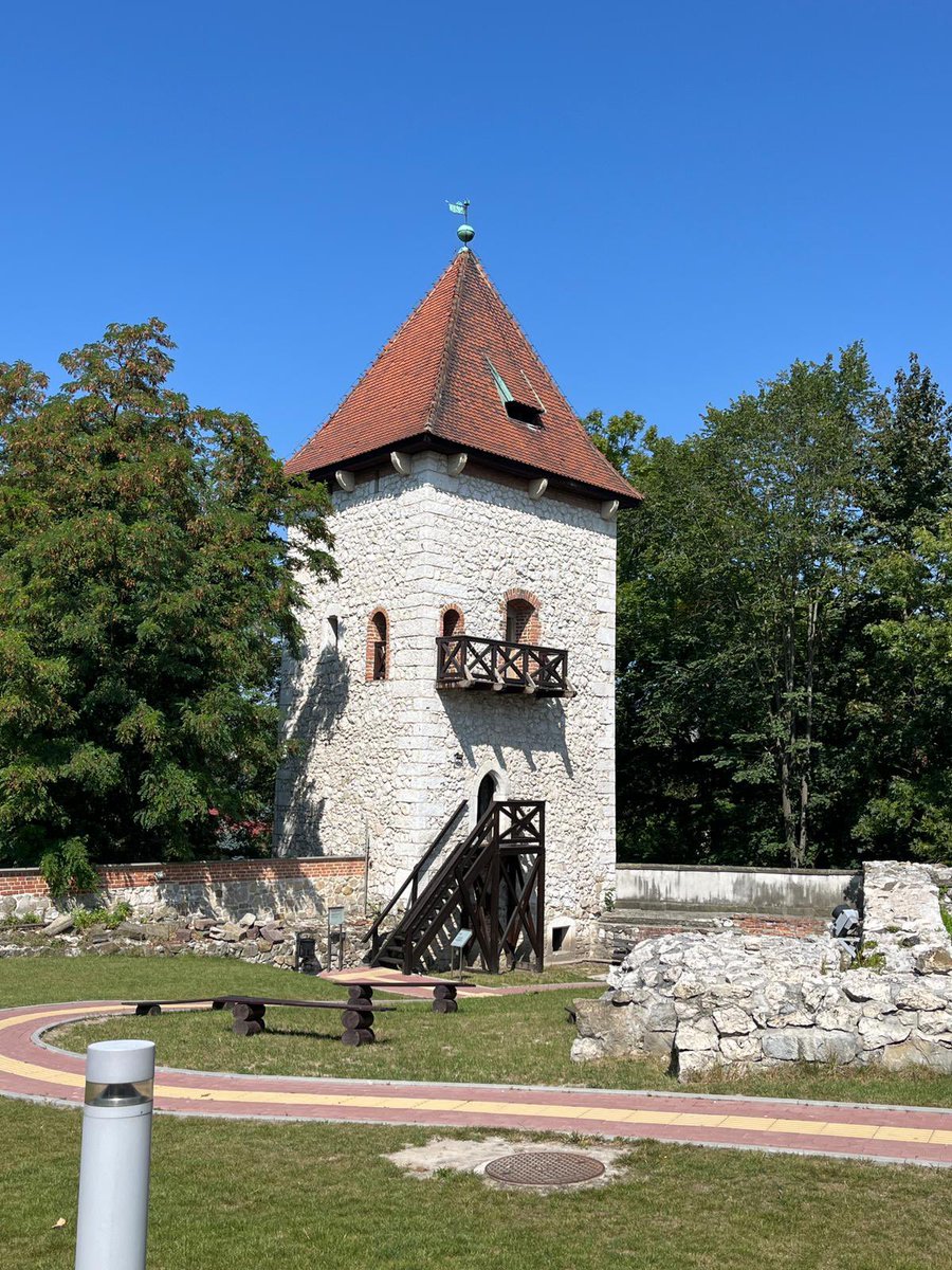 magdalenazbylu1's tweet photo. Ostatni letni wyjazd @RadioKrakow ☀️👻 w ramach akcji #WakacjezDuchami. Zwiedzamy @WieliczkaMiasto z Zamkiem Żupnym i Kopalnią Soli #Wieliczka. Zapraszamy z @MKoczyba do towarzystwa 😊 https://t.co/hlgAb7UTuJ