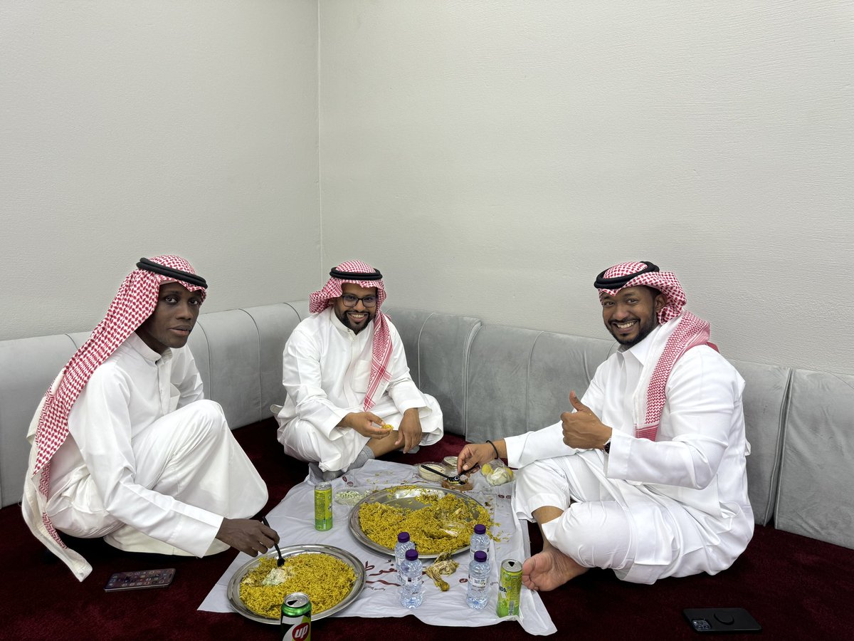 shukry1m's tweet photo. تجربتنا مع مضغوط بيتنا @madghoutbaytna 

بعد اللقاء التلفزيوني مع المبدعين @abdallah1198382 و@ahamed_abusamra 

وشكراً لقناة الواقع @waqietv2 

طحنا في الأكل طيحه 😋😋

لقاء وبعده اجمل عشاء 

للمشاهدة عبر رابط البث المباشر👇🏻: 
https://t.co/Guoc8Fq6ax…
#كاريزما54 | @abdallah1198382

🍏