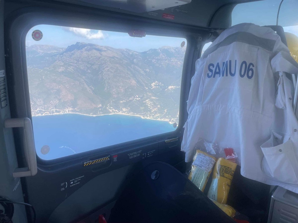 ActuSamu's tweet photo. [ ActuSAMU - Transfert ] : Le #SAMU06 du CHU de Nice déploie son #HéliSMUR 🚁 au Centre Hospitalier de Bastia dans le cadre d’un transfert pédiatrique 👶 à destination de la Fondation Lenval 🏥 

🤝 Parfaite collaboration https://t.co/78n9aSJwgb