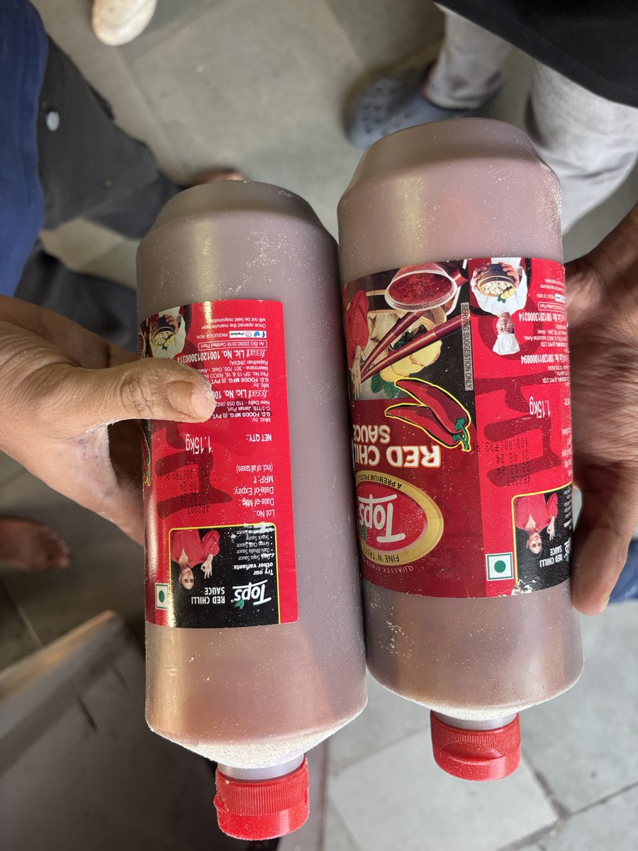 Vishal883546644's tweet photo. Horrible mess condition @ IIIT SONEPAT expired products, unhygienic mess condition, hydrogenated fat spread served in the name of butter many students have fallen ill
@fssaiindia @sumitamisra @food_haryana @jagograhakjago @JoshiPralhad @Nimu_Bambhania https://t.co/UDdkU2m75P