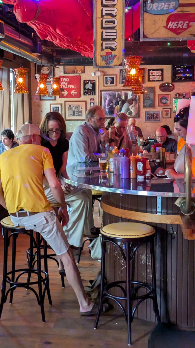historickwd's tweet photo. Alton Brown spotted at Gene's in East Lake.
#altonbrown #genesatl https://t.co/dlhw0B8jO7