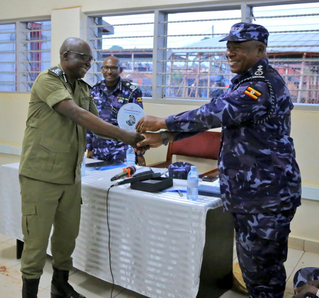 Urban_Ug1's tweet image. Yesterday @igp_ug1 met with the top leadership of the @PoliceUg Field Force Unit, commanded by AIGP John Nuwagira. He stressed that the police force provides a stable environment, which serves as the basis for other government initiatives.

@mkituuma