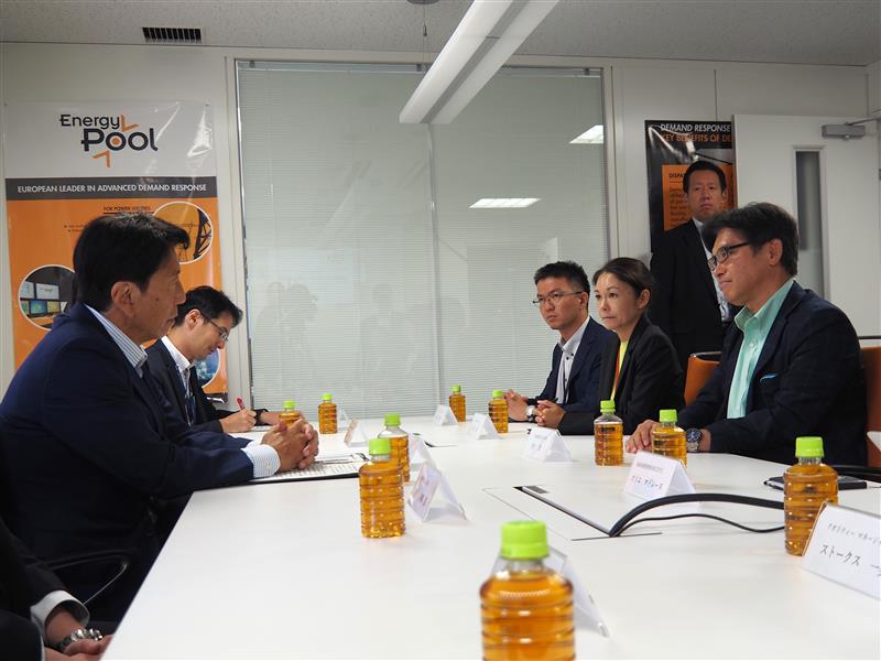 #meti_minister Saito visited Energy Pool Japan to see the operation site and discuss Demand Response, which achieves optimization of electricity usage by controlling demand based on supply. Demand Response will be increasingly important for ensuring stable power supply.