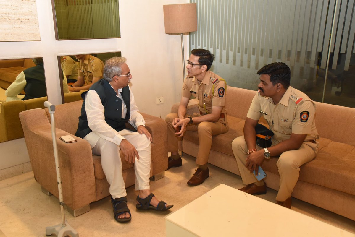 zainpatel_iyc's tweet photo. @mlaAminPatel ji detained at Dongri Police Station by @MumbaiPolice. @gallinews @abpmajhatv @TV9Marathi @F3NewsOfficial @ndtvindia https://t.co/z1qWOnOMzN