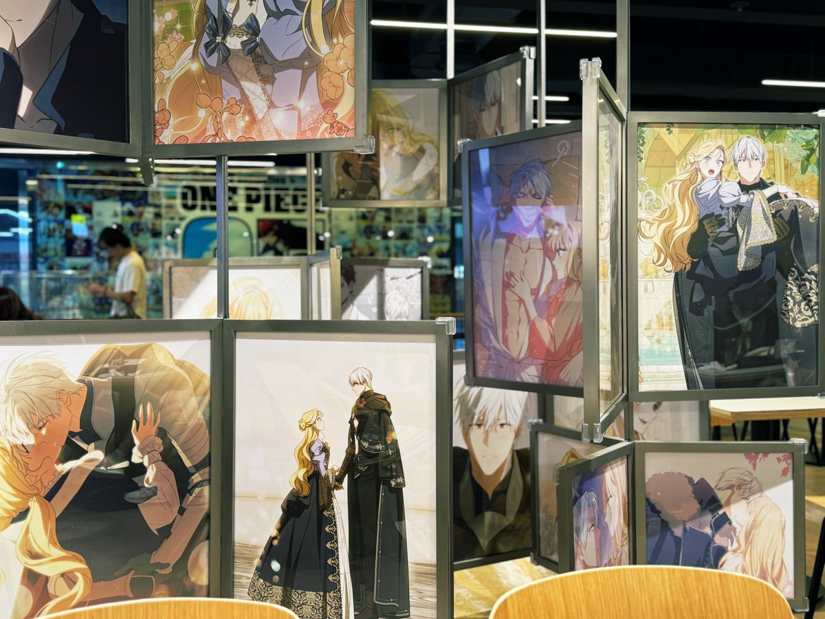 어제 오픈 전에 <남편내편> 모펀 콜라보카페를 다녀왔어요!
열심히 구성해주신 굿즈들과 귀엽고 예쁜 디피들을 보고 사진을 안찍을 수가 없었던..🥹
정성가득 준비해주신 직원분들께 감사합니다😍
오늘부터 오픈인데, 방문해주시는 모든 분들도 즐거운 시간 되시면 좋겠습니다👍