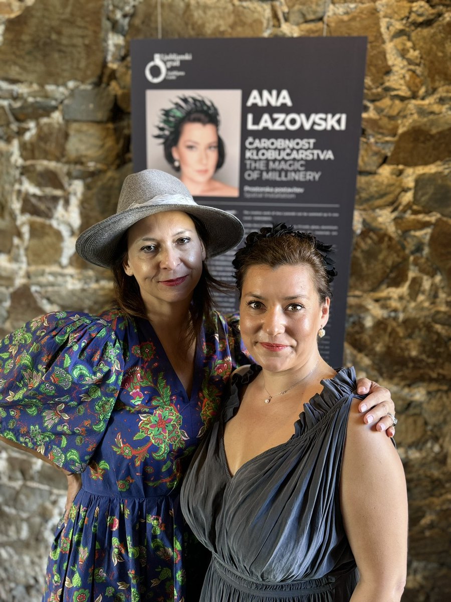 Slovenka, ki ji je uspelo! Ana Lazovski žanje uspeh v deželi klobukov. Klobuki so jedro britanske kulture oblačenja, ki je imela nenavaden vpliv, tudi na vožnjo. Nekoč še na konjih, so “gentlemani” ob srečanju dvignili klobuk z desno roko, tudi nasproti drug drugega. Vožnja po