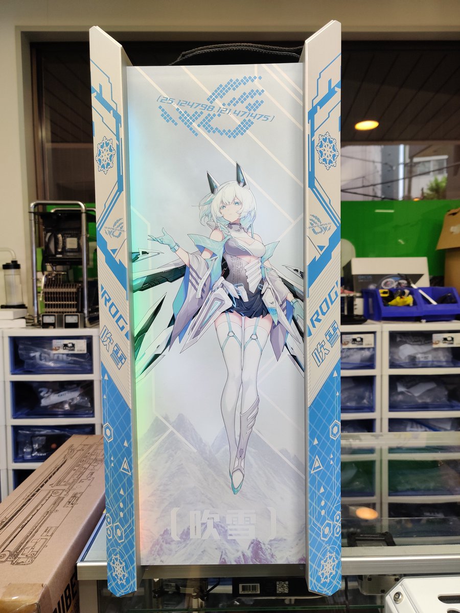 OLIOSPEC's tweet photo. 店頭にてASUS ROG中国の美少女キャラクター吹雪ちゃんPCなぜか展示中です！ https://t.co/h5UfdJb8uS