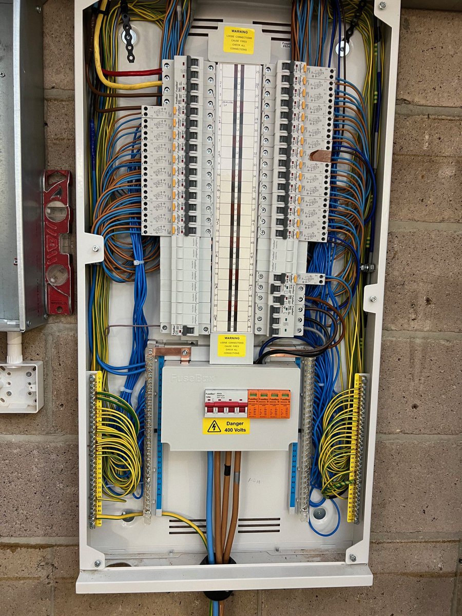 blandfordsllp's tweet image. Our first time using the @CPFuseBox three phase distribution board. Plenty of space and some great features to speed up installation. A full range of 10ka protection devices available #fusebox #distributionboard