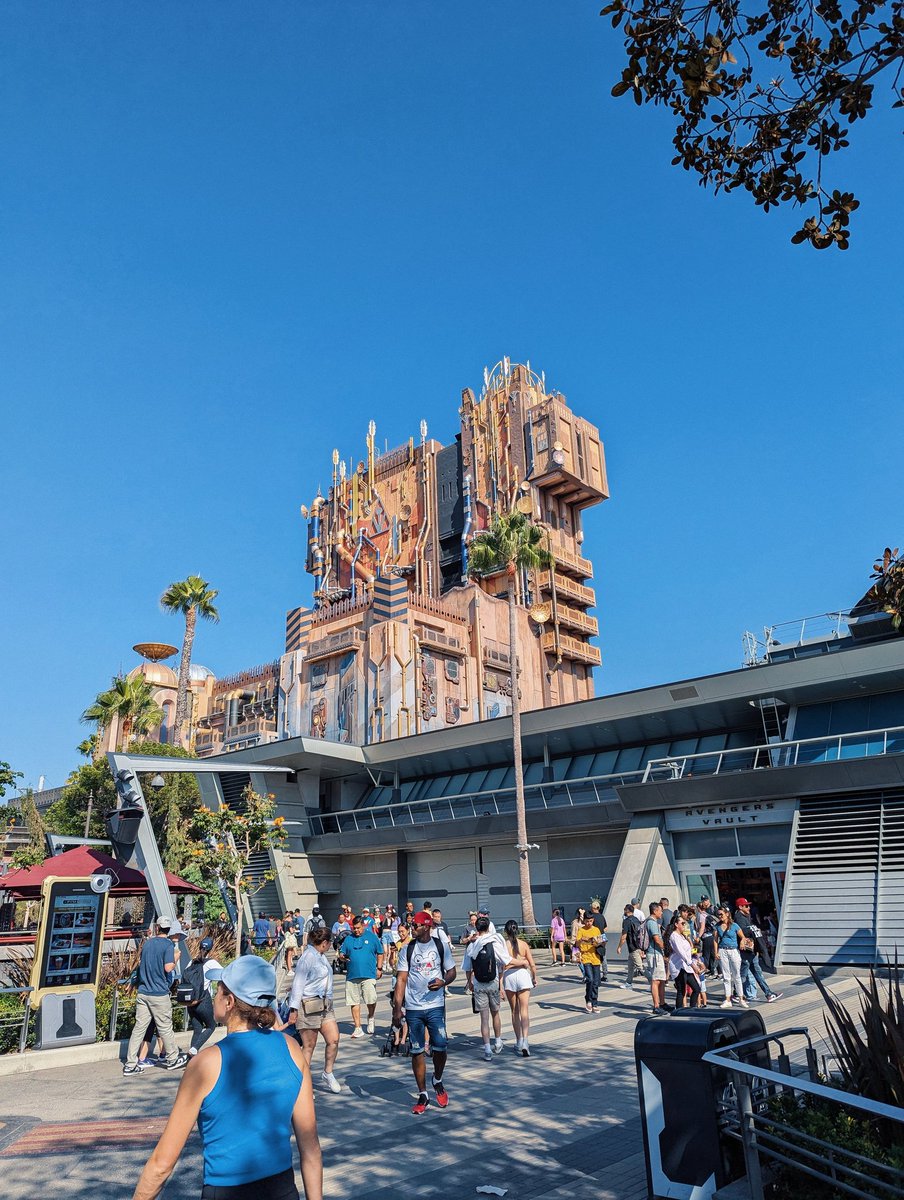 akacris's tweet photo. Honestly surprised by how much I enjoyed Disneyland 😂

Rise of the Resistance was worth the pila! Definitely a different experience from the usual theme park rides I've tried. https://t.co/zadXNhLnJO