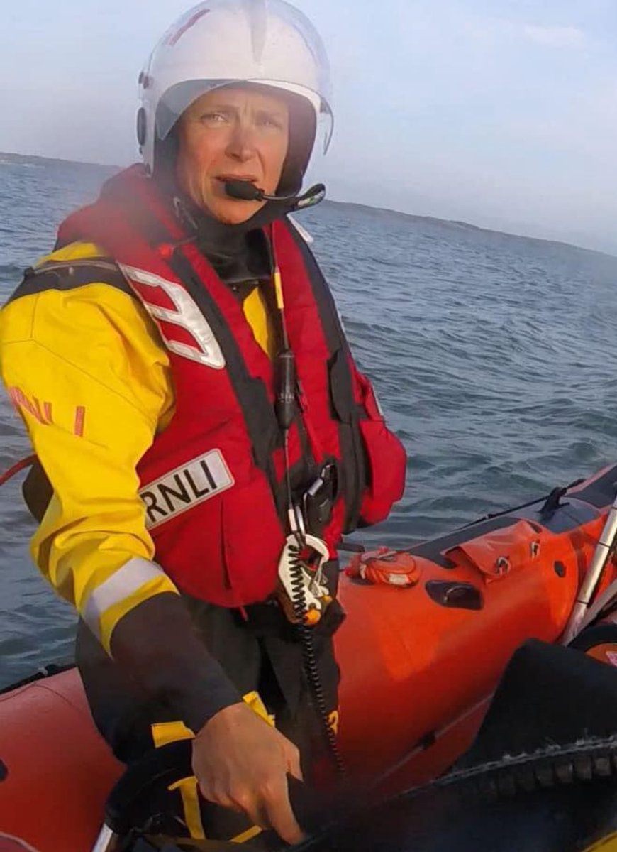 BBC Radio Solent at 7.40am this morning. 

Listen to our newest crew member Jo Styles talking about her first shout for the Lymington station. 

bbc.co.uk/sounds/play/li… <a href="/RNLI/">RNLI</a>