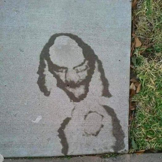 Apparently, if you can see a hot air balloon, you're left-brained, if you can see a jellyfish, you're right-brained. What do you see?

I fuckin’ see <a href="/SnoopDogg/">Snoop Dogg</a>!