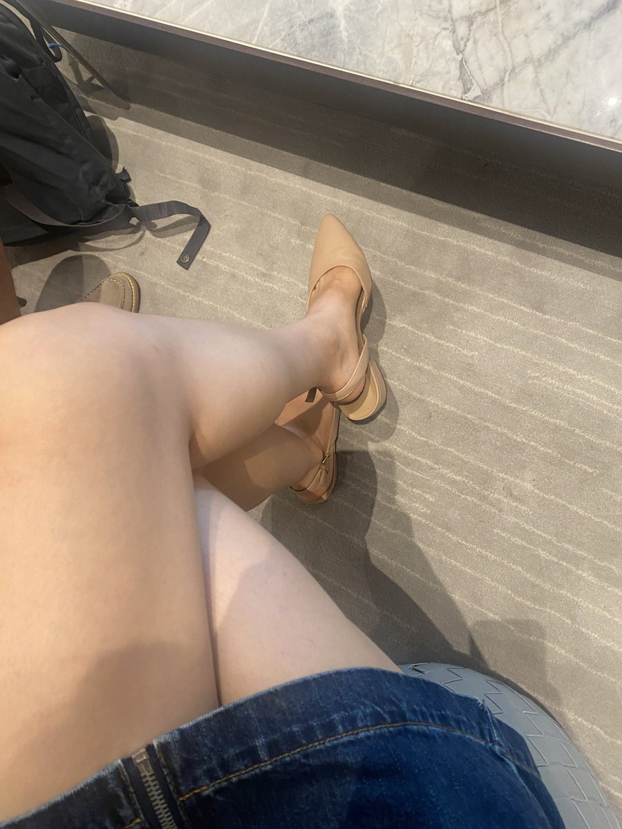 接触的夫妻情侣越多，越觉得小女生的清纯可爱略显稚嫩。
让人念念不忘的，反而是少妇一颦一笑散发的优雅风情。
性魅力是多维度的。外表固然重要，有深度的灵魂却更加吸引人。