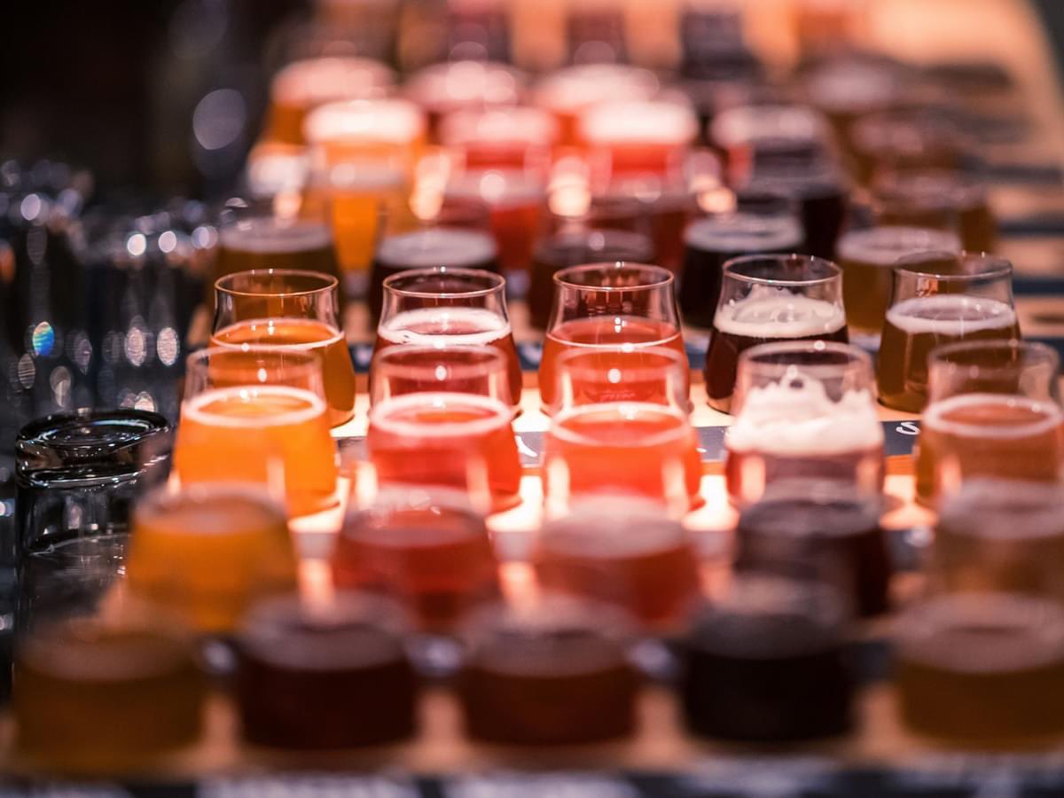 mesbieres's tweet photo. Que pensez-vous des bières « à façon » ou plus péjorativement « bières étiquettes » dans les rayons ? Brassées pour des tiers comme des PME spécialisées dans le commerce de détail de boissons ? Tromperie ? Un moyen de générer du business pour grandir, investir, survivre ?
#biere https://t.co/3KFwhhJbOU