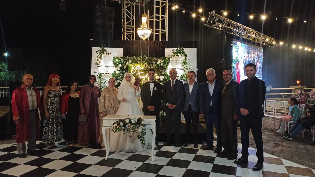TalipGeylan06's tweet photo. İLKSAN Yönetim Kurulu Üyesi Hüseyin Torun’un kıymetli evladının düğün törenine katılarak mutluluklarına şahitlik ettik.
Genç kardeşlerime iki cihan saadeti diliyorum. https://t.co/vQ4uVNsTmg