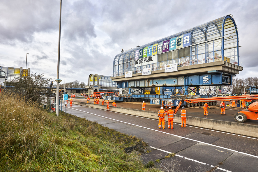 Het onderhoud aan civiele kunstwerken wordt een steeds grotere opgave. Veel bruggen, viaducten en sluizen naderen het einde van hun levensduur. Uitstel is geen optie, zegt wethouder Jan van Burgsteden. Samenwerken wél. vng.nl/artikelen/onde…