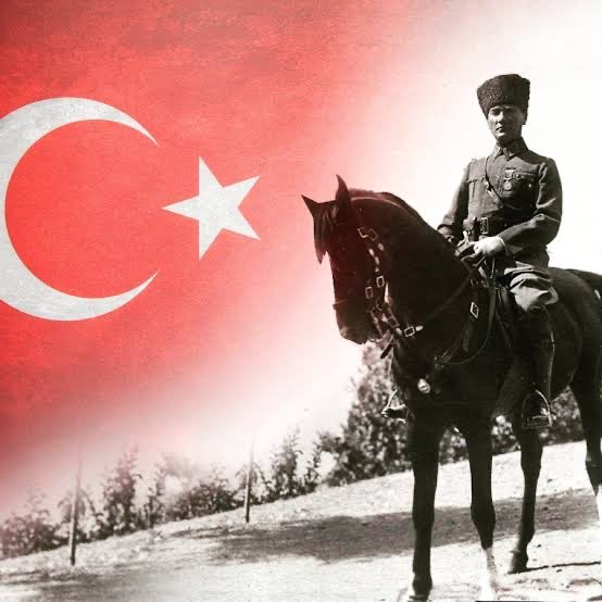 Atatürk ideallerine içten inanan, gerçek Türklerin zafer bayramı kutlu olsun! Allah bize bu ülkeyi armağan edenlerden razı olsun!