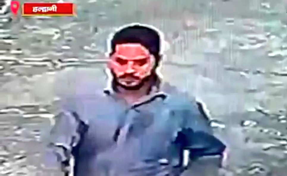 एक और दरिंदा मोहम्मद..

2 साल की बच्ची को कटा लिंग दिखा रहा था

सवाल ये है कि मात्र 2 सालकी
बच्ची को लिंग दिखाने का क्या मतलब है ?

पूछने पर इस दरिंदे ने बताया कि काफिरों की छोटी बच्चियों को लिंग दिखाने से जन्नत नसीब होती है

मोहम्मद  पांच वक्त का नमाजी है और उसने बताया कि एक