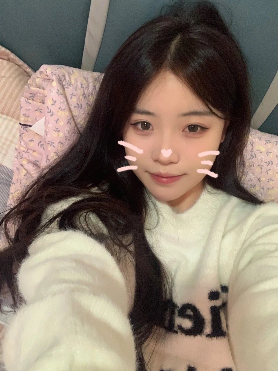 518_Ivy's tweet photo. 那天跟喜歡的男生上床後他坐在床上抽菸，
我抱著他問他我跟他是什麼關係。
他說我們是彼此的過客。
那天真的是個很棒的夜晚，
他身體很棒技術也很好。
然後他就封鎖我了...。 https://t.co/bxdWQbgwNU