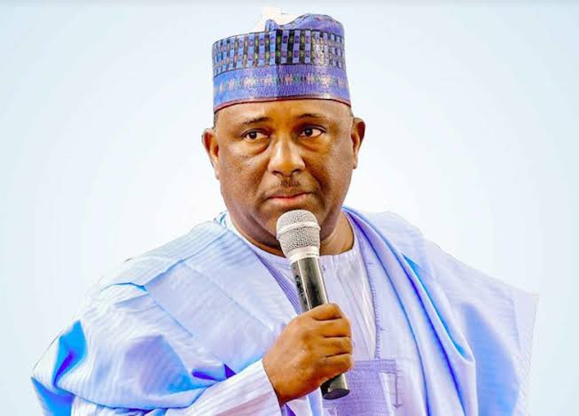 NigeriaStories's tweet photo. “BUA sold over a million tons of cement to dealers at a price of N3,500 per bag, to reduce price for the consumers. However, the dealers were selling each bag of cement to consumers for prices ranging from N7,000 to N8,000.”

~ Chairman of BUA Cement, AbdulSamad Rabiu https://t.co/7b8AwQb9h9