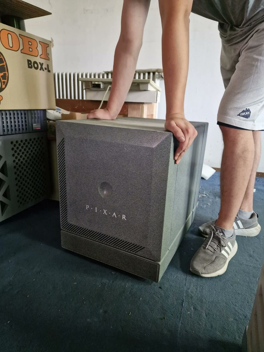 mibosshard's tweet photo. as rare as hen's teeth..!
Munich, Germany. Belongs to the University of the german Armed Forces.
source: r/retrobattlestations
#RetroComputing #RetroBattleStations @Pixar https://t.co/f262q6iydE