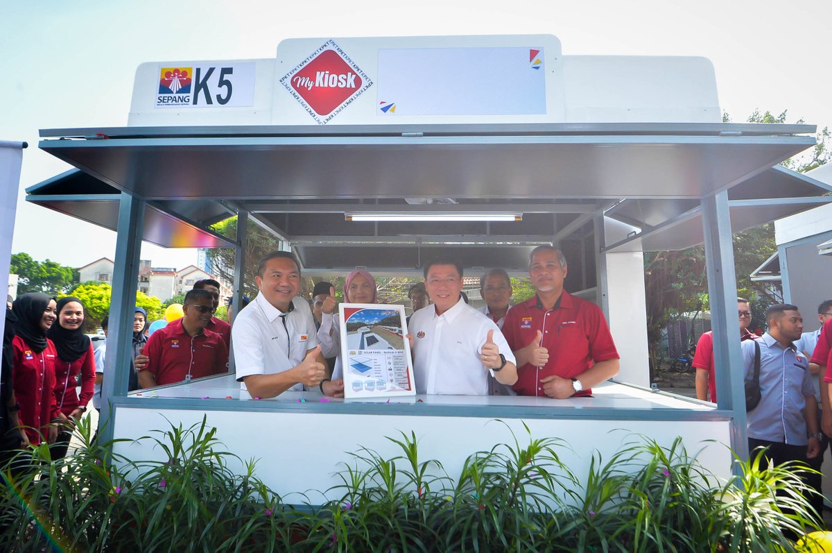 FaktaBukanAuta's tweet photo. Harga satu kiosk RM15,000 ke RM20,000 gov keluar duit.

Sewa 6 bulan free!

Lepas 6 bulan bayar sewa serendah RM150!

Tak bagi ikan, tapi bagi pancing.

Janji mau rajin! https://t.co/ojQIsCxZxL