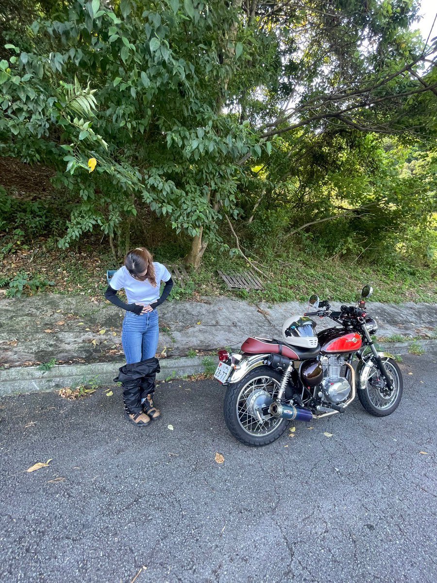 LS_Hayabusa's tweet photo. 今月2回目の愛媛弾丸！今回はレイの納車の為に行きました。皆疲れて顔がやばい！w
真ん中奥がBVCバイクセンター四国のこだまさんです。最高のバイク屋とスタッフ😁

免許取り立てのレイとポンコツセナを無事に生還させる事が出来たのでそれが一番良かったです！ https://t.co/Mg1TTImUIa