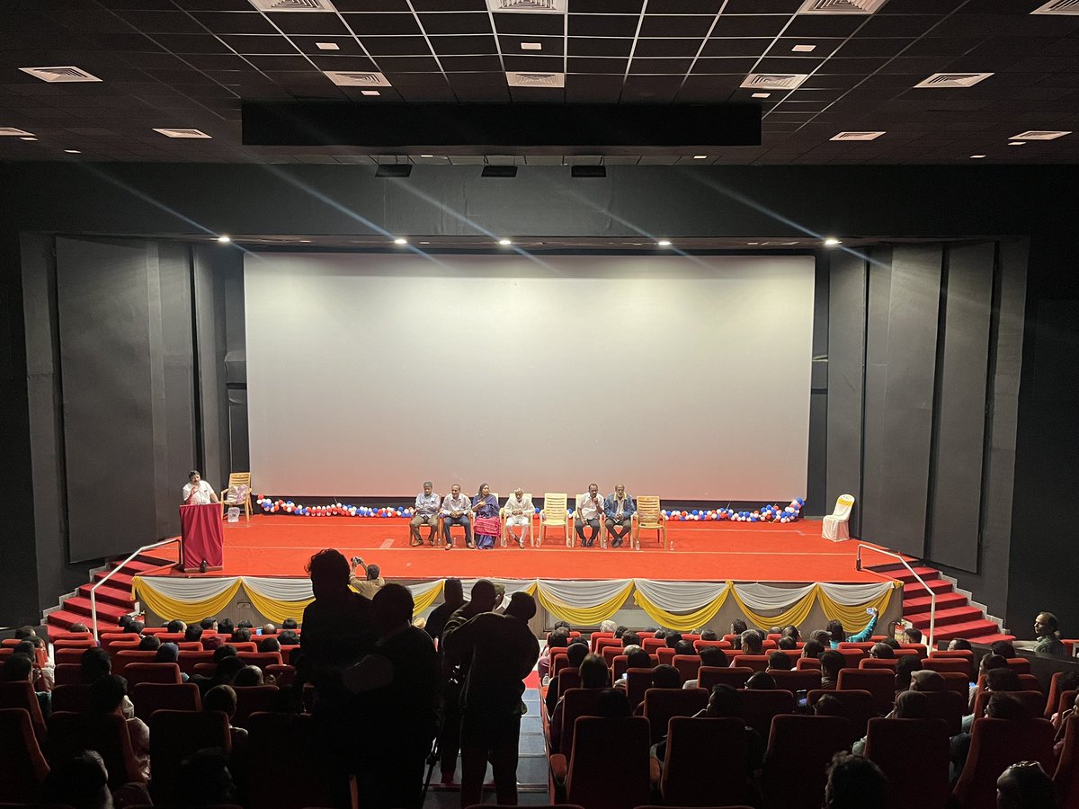 ಪ್ರಸ್ತುತ ಕನ್ನಡ ಚಲನಚಿತ್ರರಂಗದ ತುರ್ತು ಸಮಸ್ಯೆಗಳನ್ನು ಕುರಿತು ಚರ್ಚೆ ಹಮ್ಮಿಕೊಳ್ಳಲಾಗಿದೆ. 
.
.
.
#kfcc #karnatakafilmchamberofcommerce  #Cinema #film