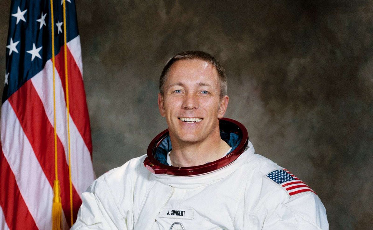 mariobianchi18's tweet photo. Il #30agosto 1931 nasceva #JackSwigert. Uno dei 3 astronauti dell'Apollo 13 (rimpiazzò all'ultimo Mattingly) diretto verso la Luna. Fu lui a pronunciare la famosa frase "Houston, abbiamo un problema" (anche se il messaggio originale era Ok Houston, abbiamo avuto un problema qui). https://t.co/cgA6YOW20B