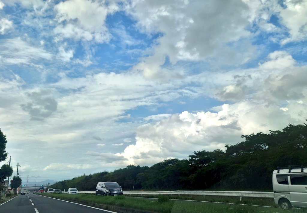 k_____umiko9353's tweet photo. *
2024/8/30
台風 🌀 を見越し
いつもと違う
スケジューリング🚗 𓂃 𓈒𓏸
pic.1 10:20頃
第一陣
#伊丹
まだ 青空もチラッと 🕊 𓂃𓈒 𓂂𓏸
pic.2.3
午後からは3人で
#明石
#シャインマスカットソフト🍦
pic.4 15:55
#R176
#イマソラ
#いまそら
#空がある風景
#みんなの風景写真
#you39RT https://t.co/r2A43IEsu8