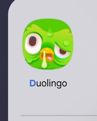 YourBoyBleau's tweet photo. @duolingo Why does your icon look like it's abusing heroine? https://t.co/yNTnBLeNZ9
