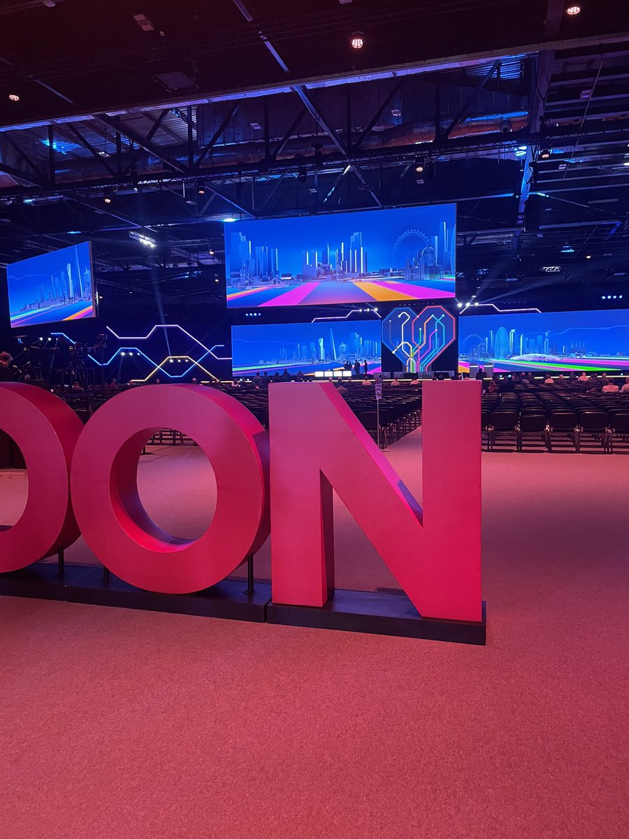 pomyers's tweet photo. Buzzing in then room as we await the #Guidelines2024 at #ESCCongress
@EACTS present to support the joint #CCS chronic coronary syndrome & #Aortic guidelines (to follow our @EACTS / @STS_CTsurgery guidelines) https://t.co/reSIJCa3i7