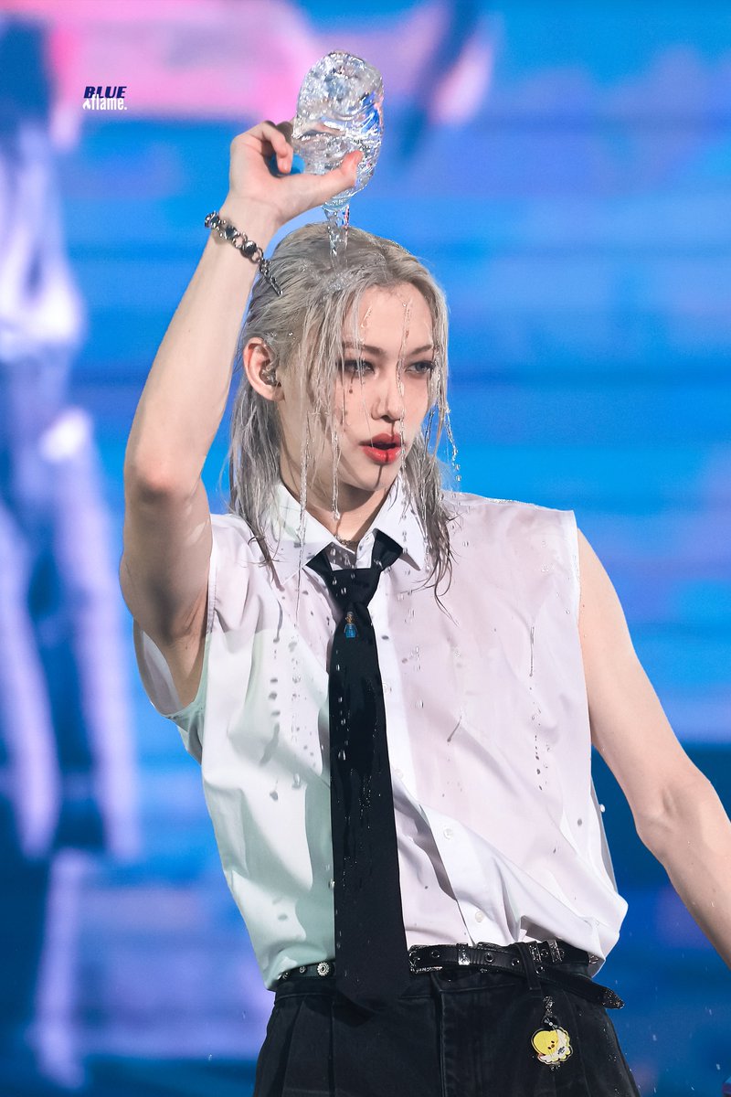 스스로 뿌리는 물에는 눈 하나 깜빡 하지않겠다는 기개의 Namja