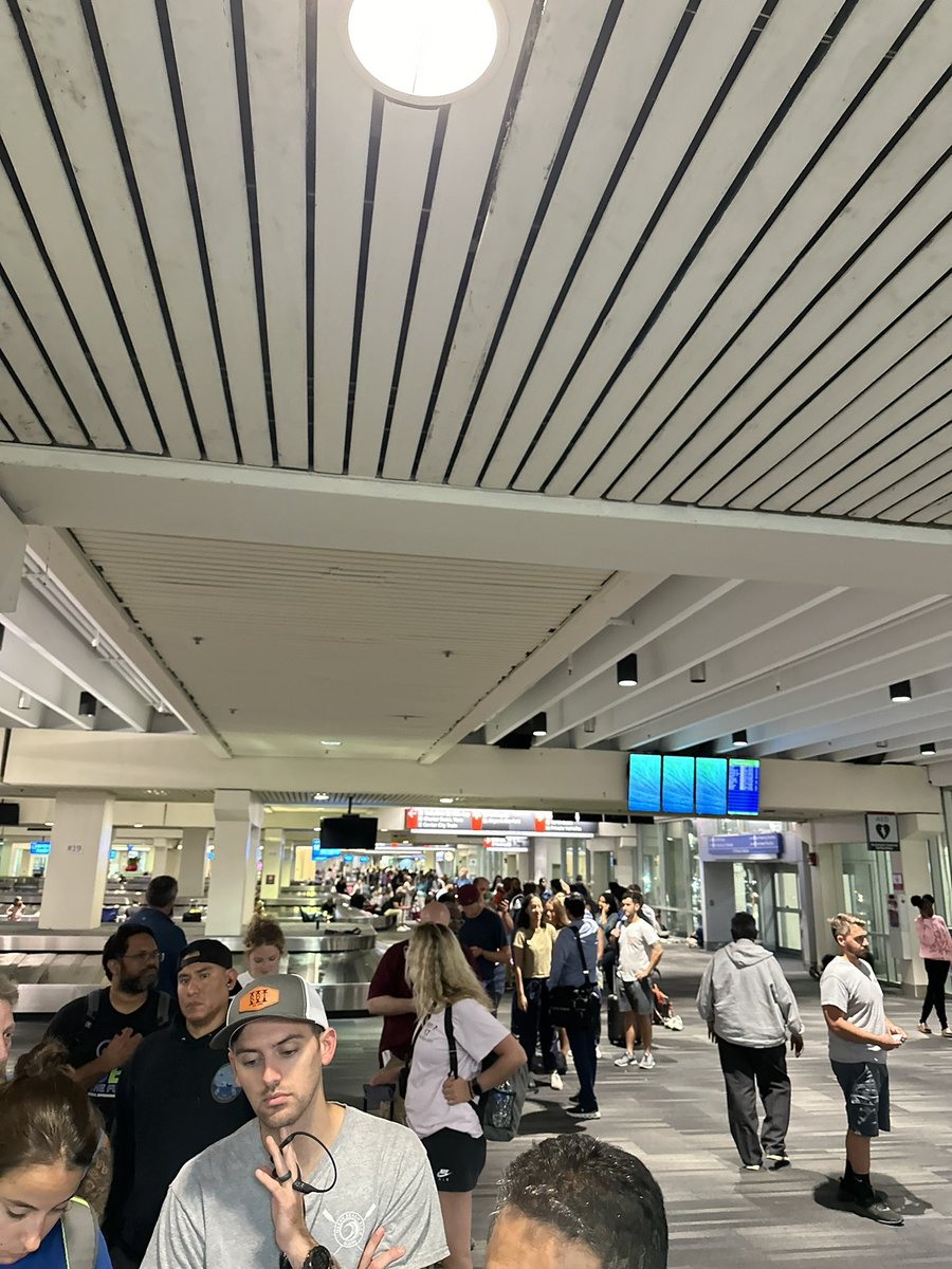 Just had my worst <a href="/AmericanAir/">americanair</a> experience ever! Flight delayed, taxied for almost 2hrs then had to get off the plane. No resolution, no rebooking on top of that leaving 200-300 people stuck with no bags &amp; no answers. #americanairlines #mustdobetter #makeitmakesense #AA1980 😡😤