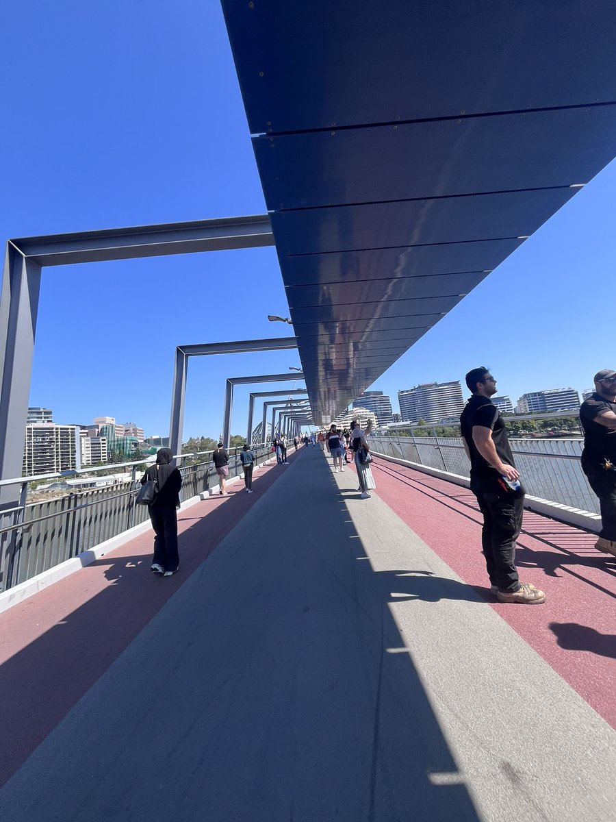 It's surprising how much fascination Australians have with fighter jets, especially considering the country has never been directly involved in a major war on its own soil.

#Brisbane