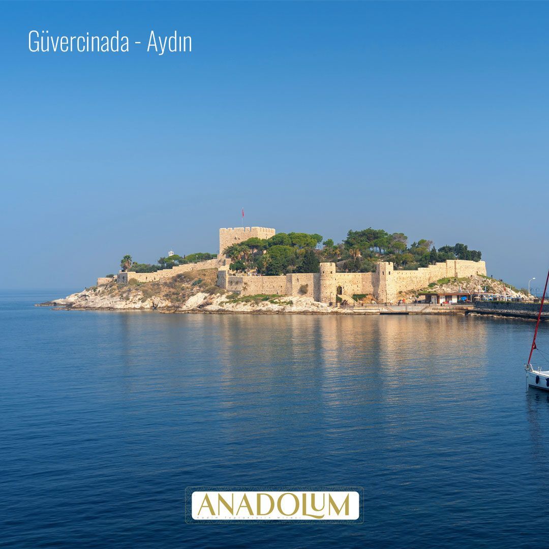 Kuşadası'na insan eliyle bağlanan Ceneviz Adası: Güvercinada
Kuşadası açıklarında tamamı kale ile kaplanmış muhteşem Ceneviz eserlerinden biri olan yapı, insan eliyle yapılmış yürüyüş yolu sayesinde yaya olarak ziyaret edilebilmektedir. #anadolum #kulturelmiras #guvercinada