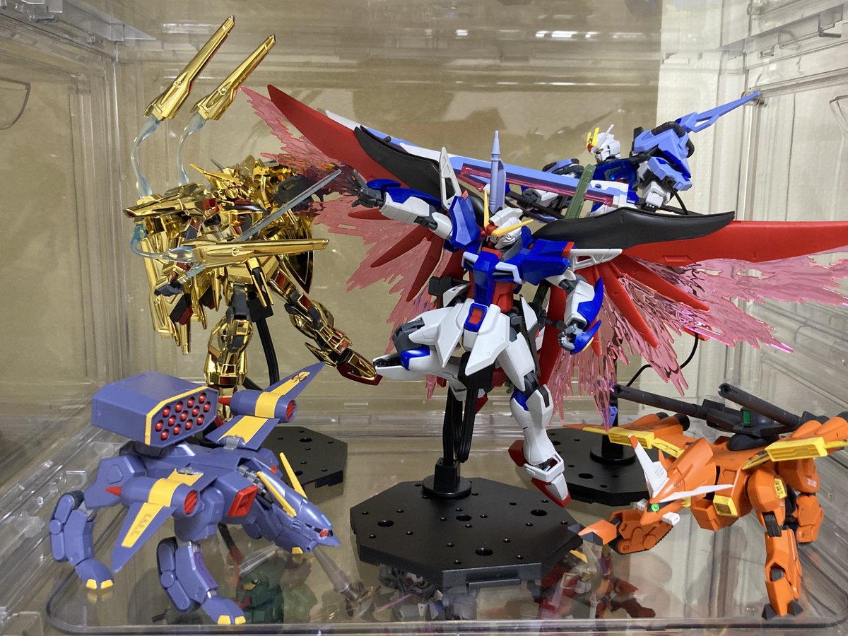 5rWgc's tweet photo. コストコのシューズボックスにガンプラ飾っています。セール時期を狙って、ちょっとずつ買い揃えました⭐️#ガンプラ　#コストコ https://t.co/O9Krt1M19q