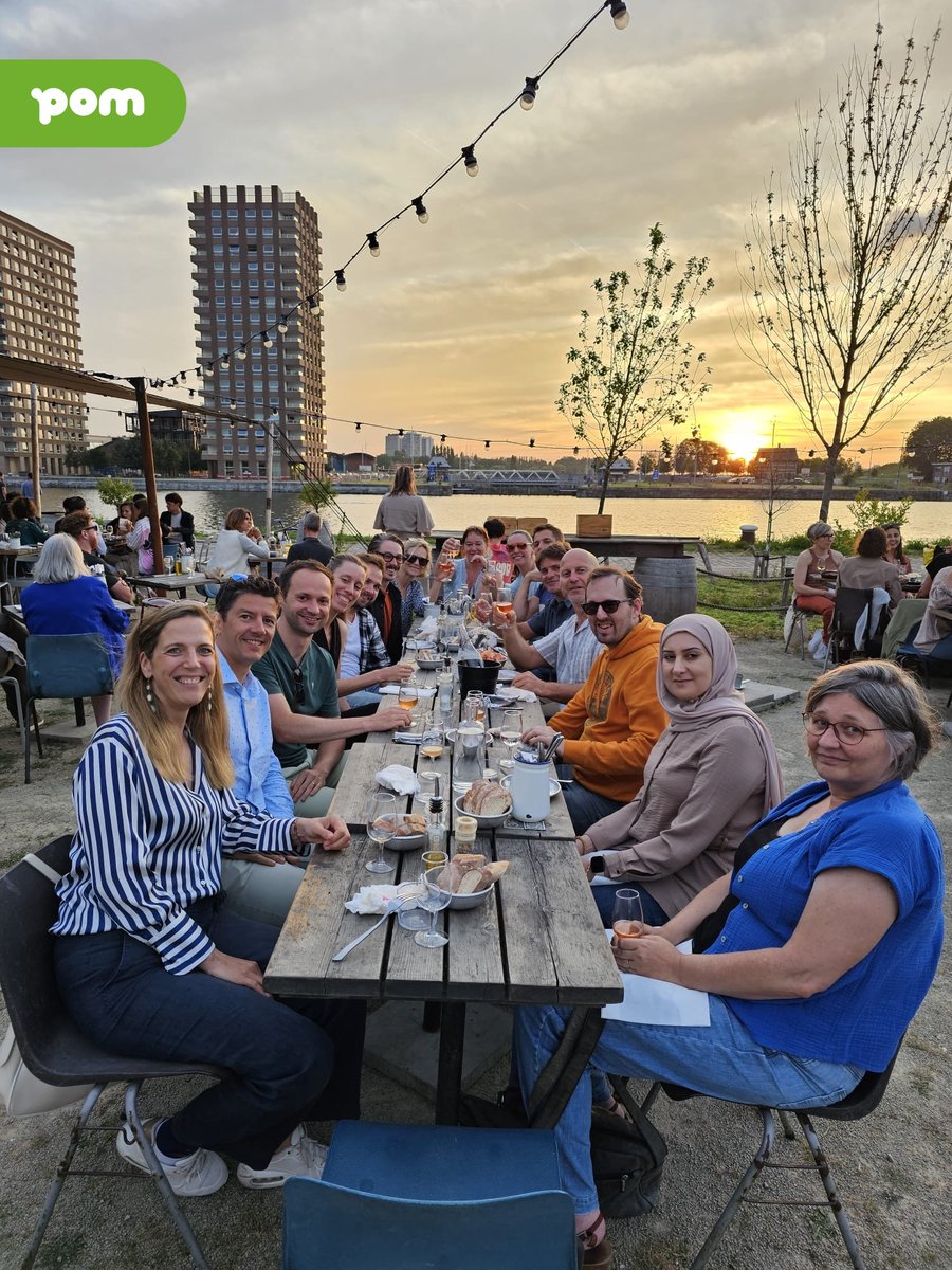 Last night, the POM team enjoyed a wonderful evening at Fiskeskur 🍽️ in Antwerp. The beautiful sunset 🌅 over the harbor perfectly captured the end-of-summer vibe, making our dinner together even more special. Cheers to great food, stunning views, and an amazing team 😎!