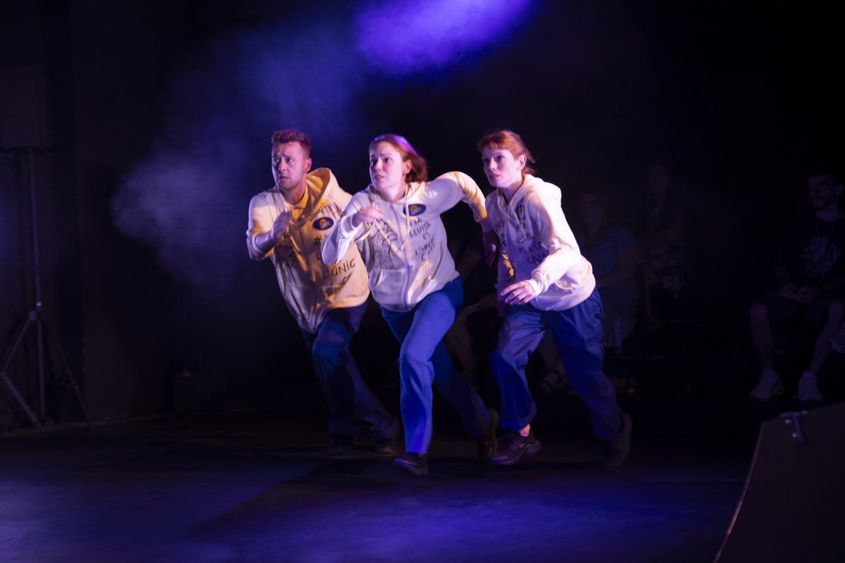 42KM_'s tweet photo. Queden tres dies per poder comprar entrades més barates per NOT MY MONKEYS 🐒 al @teatreolia 

Corre i agafa la teva! 🎟️

https://t.co/R8PN7wkBcv https://t.co/y6JvTQAfZ7