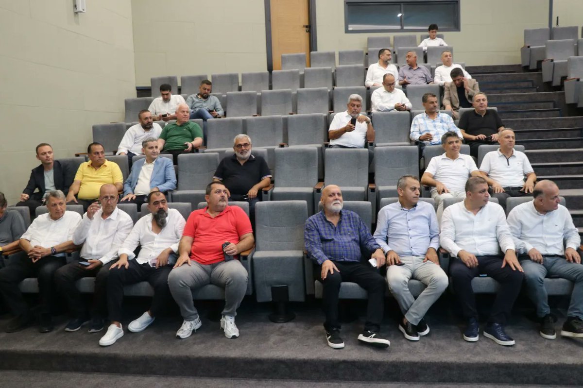 iş dünyasının yaşadığı sorunların istişare edildiği Ağustos ayı Meclis toplantımızda, Şehrimizin ekonomik ve sosyal meselelerini ve Odamızın yaptığı faaliyetleri değerlendirdik. Özellikle Çukurova havalimanı ve enflasyon muhasebesi en dikkat çeken konular oldu.