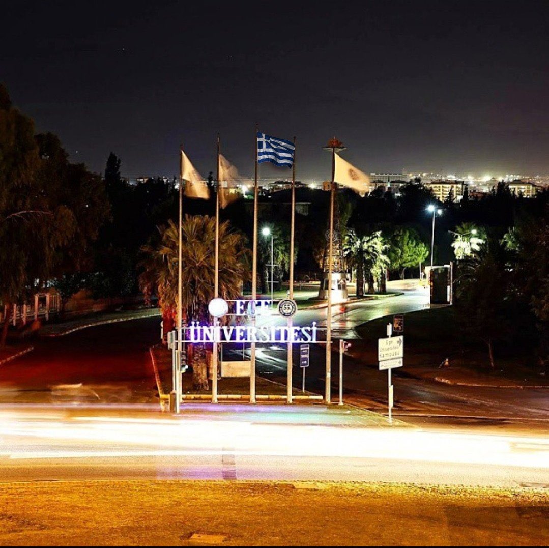 Başkomutan Atatürk ve kahraman silah arkadaşları olmasaydı. Üniversitemizin girişi böyle olurdu. 
-Büyük Zaferimiz Kutlu Olsun 🇹🇷