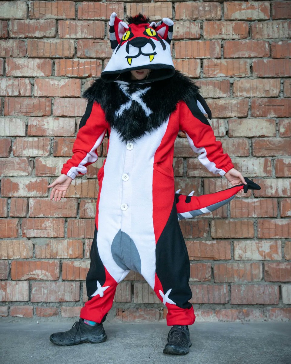 foxart_fursuits's tweet photo. New kigu for Aryun has been completed!
This is my first experience with drox 🖤❤️🤍
📸: @AtroxTheFox
Tags: #kigu #kigurumi #furry #furrys #fursuitmaker #fursona #furryartist #fursuitfriday #furries #furryfandom #fursuitwip #art #artist #drox #wip #foxartfursuits #foxartfamily https://t.co/DyUzPu4aKn