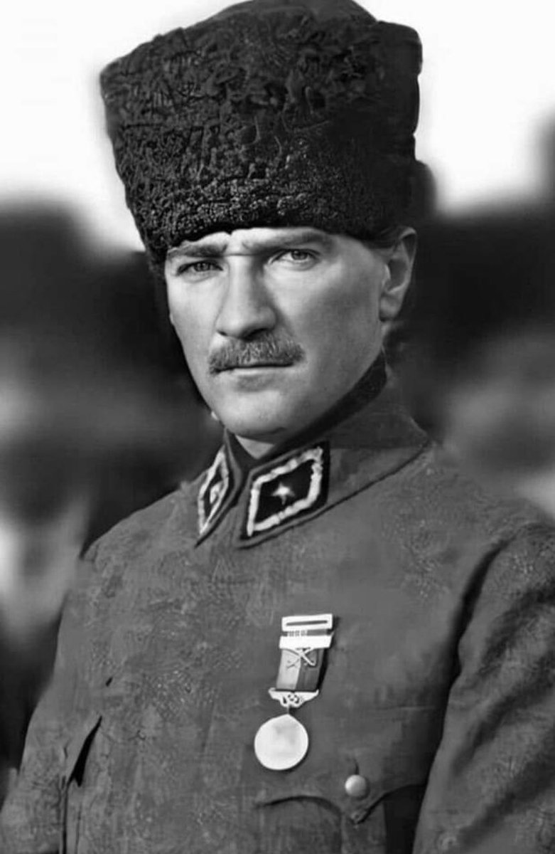 30 Ağustos Zafer Bayramımız kutlu olsun... bizi tarihin bu en uç noktasına kanlarıyla taşıyan tüm şehitlerimizi rahmet ve minnetle anıyorum...