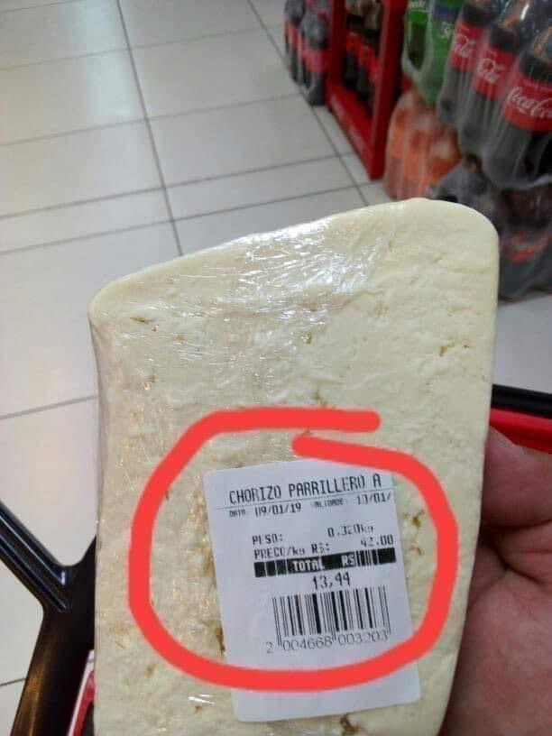 Gracias a la ideología de género este queso es un chorizo trans, nació queso pero se auto percibe como chorizo y el que no lo acepte es un chorifóbico…